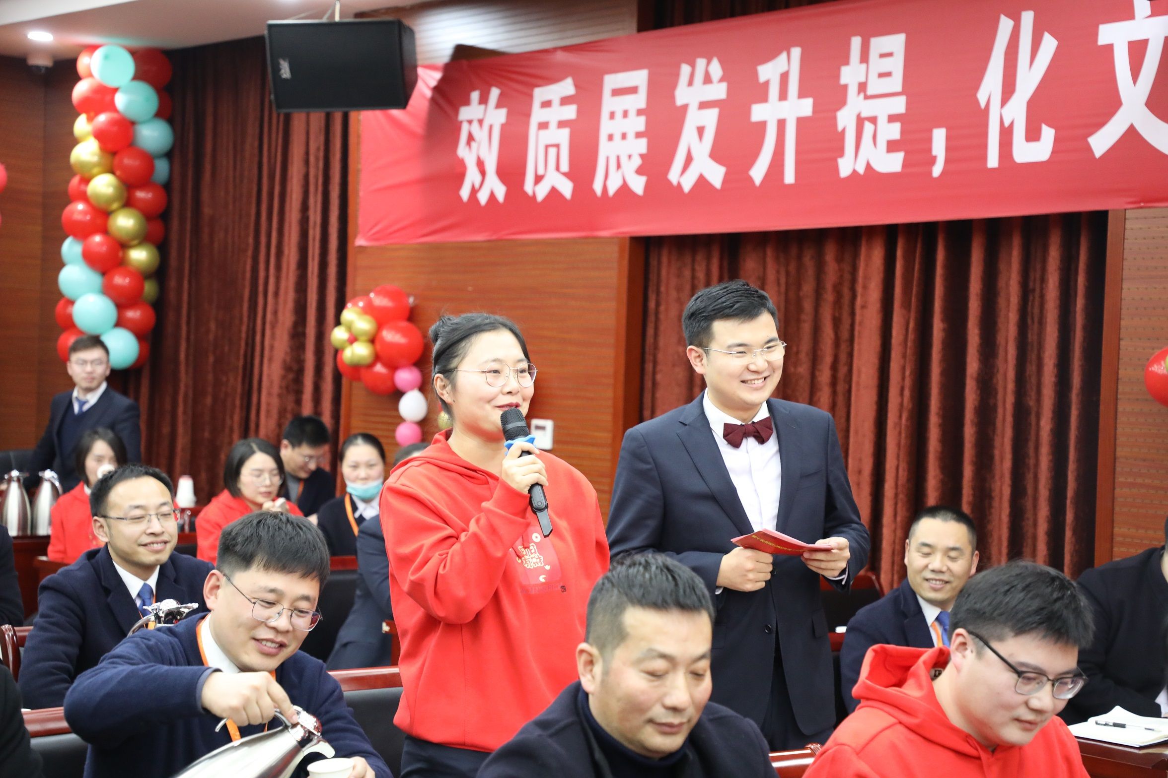現(xiàn)場采訪1